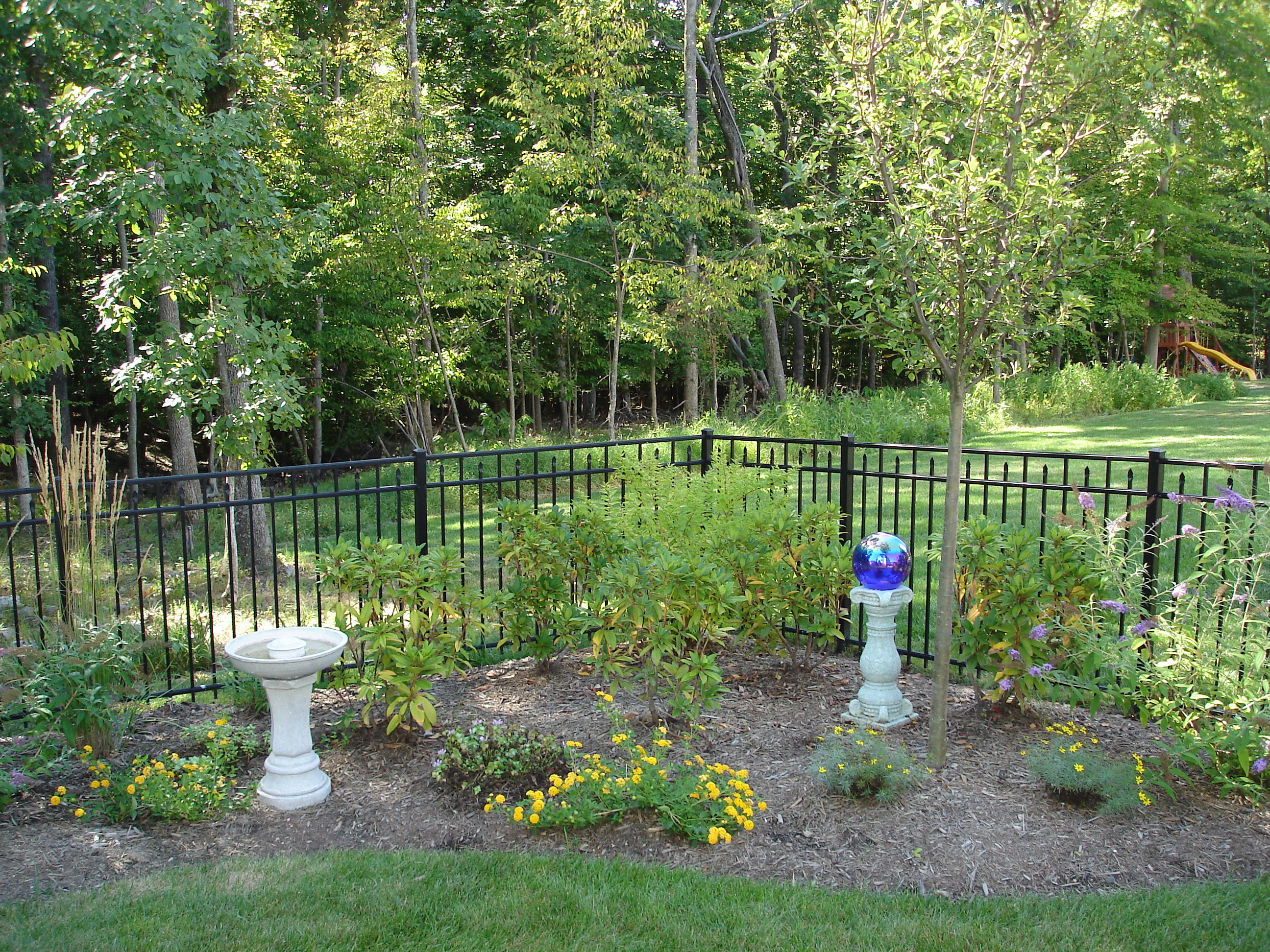 ornamental-aluminum-fence